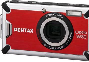 Компактная камера Pentax Optio W80 хорошо защищена от ударов и воды